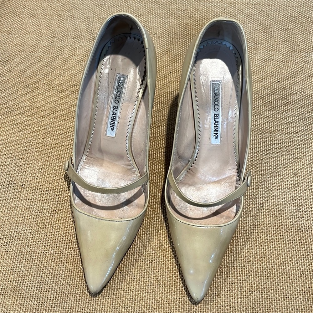 💕 Authentic Manolo Blahnik Mary Jane Pumps- size 37 used- great condition